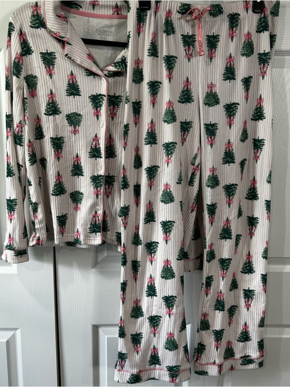 Viral Tahari Mommy & Me Matching Pajama Set Christmas Trees and Pink Bows